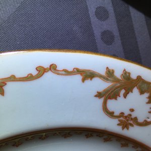A pair of Chinese export porcelain grisaille and gilt plates, Qianlong, 18th C. — photo 5