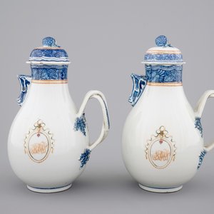 A pair of Chinese export porcelain jugs with cover, Qianlong, 18th C. — 照片 1