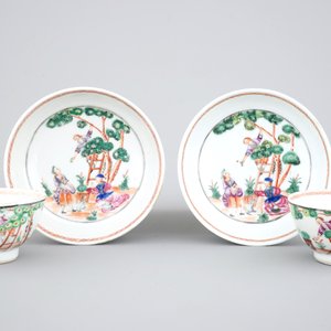 A pair of Chinese famile rose export porcelaine cup and saucers with cherry pickers, 18th C. — 照片 2