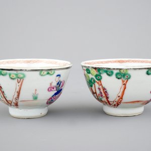 A pair of Chinese famile rose export porcelaine cup and saucers with cherry pickers, 18th C. — 照片 6