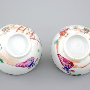 A pair of Chinese famile rose export porcelaine cup and saucers with cherry pickers, 18th C. — 照片 10