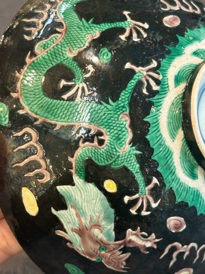 A pair of Chinese famille noire 'dragon' bowls, Wanli mark, 19th C. — photo 12