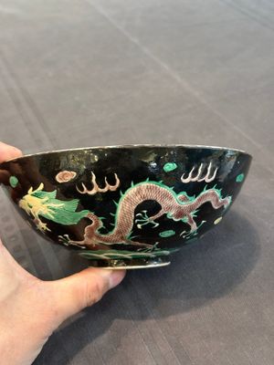 A pair of Chinese famille noire 'dragon' bowls, Wanli mark, 19th C. — photo 15