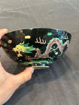 A pair of Chinese famille noire 'dragon' bowls, Wanli mark, 19th C. — photo 3