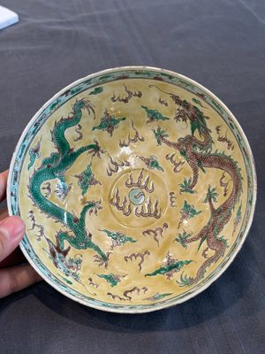 A pair of Chinese famille noire 'dragon' bowls, Wanli mark, 19th C. — photo 6