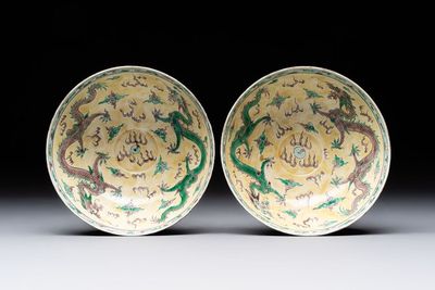 A pair of Chinese famille noire 'dragon' bowls, Wanli mark, 19th C.