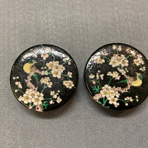 A pair of Chinese famille noire jars and covers, 19th C. — photo 10
