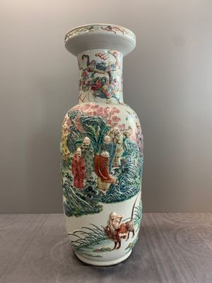 A pair of Chinese famille rose '18 luohan' vases with relief design, 19th C. — photo 11