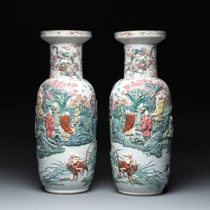 A pair of Chinese famille rose '18 luohan' vases with relief design, 19th C. — photo 3