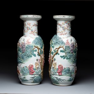 A pair of Chinese famille rose '18 luohan' vases with relief design, 19th C. — photo 4