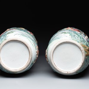 A pair of Chinese famille rose '18 luohan' vases with relief design, 19th C. — photo 6