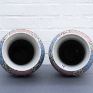 A pair of Chinese famille rose and a pair of blue and white vases, 19th C. — 照片 13