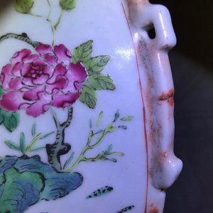 A pair of Chinese famille rose and faux marbre vases, Qianlong — photo 15