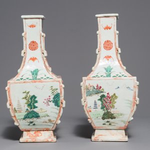 A pair of Chinese famille rose and faux marbre vases, Qianlong — photo 3
