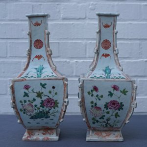 A pair of Chinese famille rose and faux marbre vases, Qianlong — photo 8