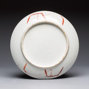 A pair of Chinese famille rose 'Antiquities' covered vases and a dish, 19th C. — foto 9