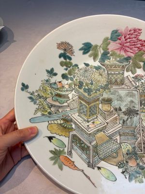 A pair of Chinese famille rose 'Antiquities' dishes, Guangxu marks, 19/20th C. — photo 9