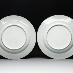 A pair of Chinese famille rose 'antiquities' dishes, Yongzheng — photo 2