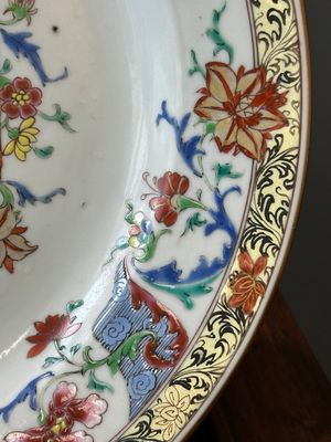 A pair of Chinese famille rose 'antiquities' dishes, Yongzheng — photo 4