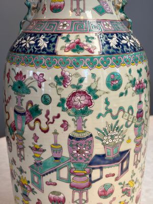 A pair of Chinese famille rose 'Antiquities' vases, 19th C. — photo 17