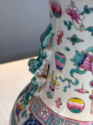 A pair of Chinese famille rose 'Antiquities' vases, 19th C. — photo 19