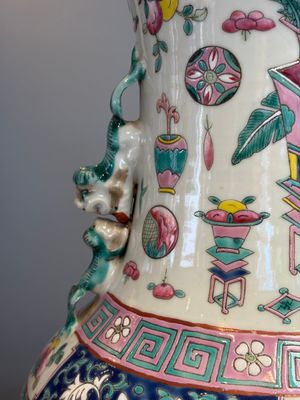 A pair of Chinese famille rose 'Antiquities' vases, 19th C. — photo 8