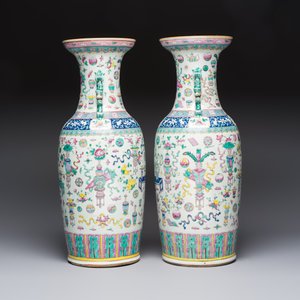 A pair of Chinese famille rose 'Antiquities' vases, 19th C. — photo 2