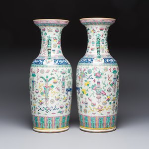 A pair of Chinese famille rose 'Antiquities' vases, 19th C. — photo 4