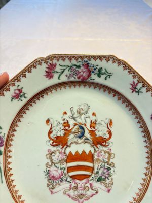 A pair of Chinese famille rose armorial plates with the arms of Hare for the English market, Qianlong, ca. 1755 — photo 12