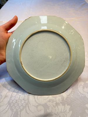 A pair of Chinese famille rose armorial plates with the arms of Hare for the English market, Qianlong, ca. 1755 — photo 15