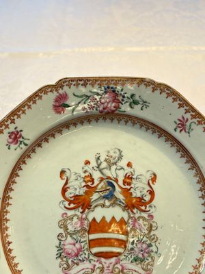 A pair of Chinese famille rose armorial plates with the arms of Hare for the English market, Qianlong, ca. 1755 — photo 4