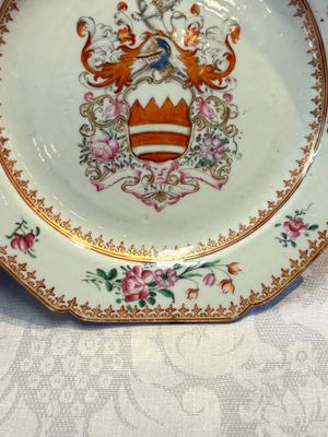 A pair of Chinese famille rose armorial plates with the arms of Hare for the English market, Qianlong, ca. 1755 — photo 6