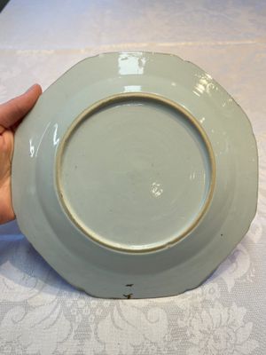 A pair of Chinese famille rose armorial plates with the arms of Hare for the English market, Qianlong, ca. 1755 — photo 7