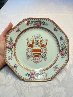 A pair of Chinese famille rose armorial plates with the arms of Hare for the English market, Qianlong, ca. 1755 — photo 9