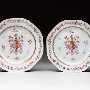 A pair of Chinese famille rose armorial plates with the arms of Mills impaling Hatch for the English market, Qianlong, ca. 1745 — photo 1