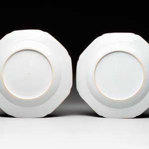 A pair of Chinese famille rose armorial plates with the arms of Mills impaling Hatch for the English market, Qianlong, ca. 1745 — photo 2
