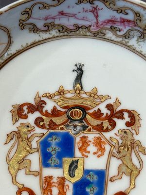 A pair of Chinese famille rose armorial saucers with the arms of Arendsma van Idsinga for the Dutch market, Qianlong — photo 14