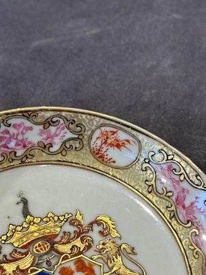 A pair of Chinese famille rose armorial saucers with the arms of Arendsma van Idsinga for the Dutch market, Qianlong — photo 6