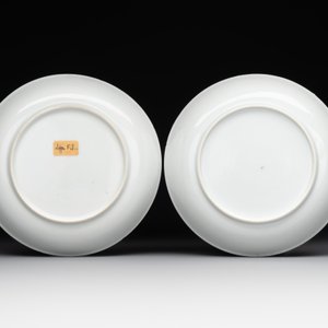 A pair of Chinese famille rose armorial saucers with the arms of Arendsma van Idsinga for the Dutch market, Qianlong — photo 2