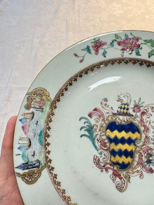 A pair of Chinese famille rose armorial soup plates with the arms of Longden for the English market, Qianlong, ca. 1748 — photo 2