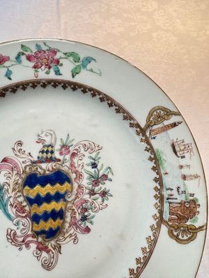 A pair of Chinese famille rose armorial soup plates with the arms of Longden for the English market, Qianlong, ca. 1748 — photo 3