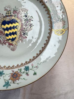 A pair of Chinese famille rose armorial soup plates with the arms of Longden for the English market, Qianlong, ca. 1748 — photo 4