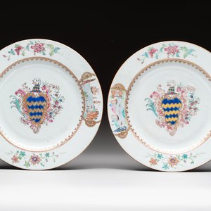 A pair of Chinese famille rose armorial soup plates with the arms of Longden for the English market, Qianlong, ca. 1748 — photo 1