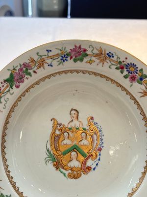 A pair of Chinese famille rose armorial soup plates with the arms of William Ellis for the English market, Qianlong, ca. 1755 — photo 6