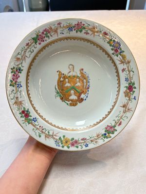 A pair of Chinese famille rose armorial soup plates with the arms of William Ellis for the English market, Qianlong, ca. 1755 — photo 8