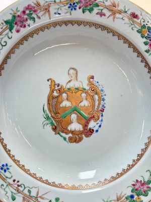 A pair of Chinese famille rose armorial soup plates with the arms of William Ellis for the English market, Qianlong, ca. 1755 — photo 9