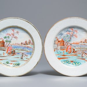 A pair of Chinese famille rose bianco sopra bianco 'Peter The Great” plates, Qianlong — photo 1
