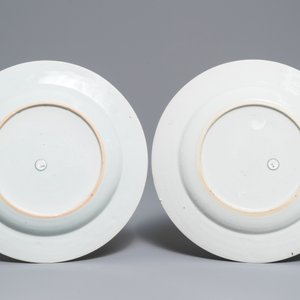 A pair of Chinese famille rose bianco sopra bianco 'Peter The Great” plates, Qianlong — photo 2