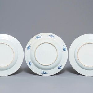 A pair of Chinese famille rose bianco sopra bianco plates and an Imari-style Pronk 'Dames au Parasol' plate, Qianlong — 照片 3