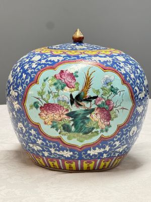 A pair of Chinese famille rose 'Birds among Flowering Branches' jars and covers — photo 15